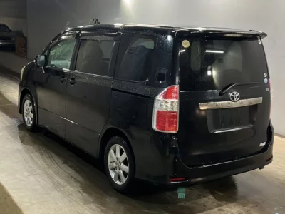 Toyota NOAH  с аукциона в Японии