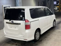Toyota NOAH лот № 8098 оценка 3.5  с аукциона в Японии 4
