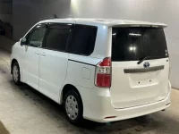 Toyota NOAH лот № 8098 оценка 3.5  с аукциона в Японии 1