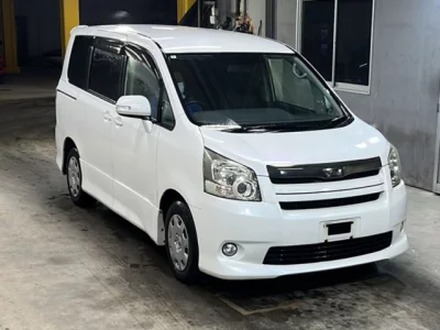 Toyota NOAH  с аукциона в Японии
