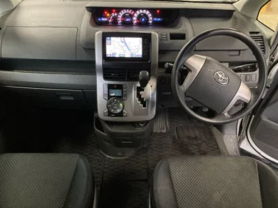 Toyota NOAH  с аукциона в Японии