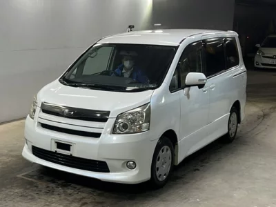 Toyota NOAH  с аукциона в Японии