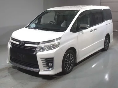 Toyota VOXY  с аукциона в Японии
