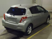 Toyota VITZ лот № 7213 оценка 3.5  с аукциона в Японии 1