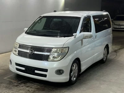 Nissan ELGRAND  с аукциона в Японии