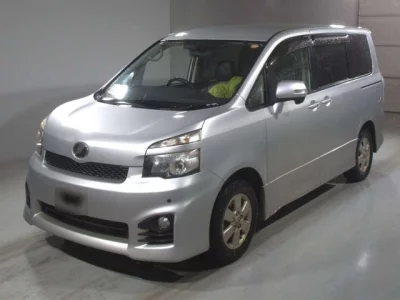Toyota VOXY  с аукциона в Японии