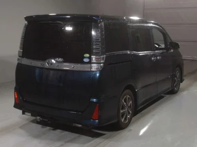 Toyota VOXY  с аукциона в Японии