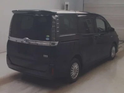Toyota VOXY  с аукциона в Японии