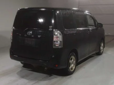 Toyota VOXY  с аукциона в Японии