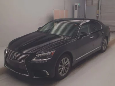 Lexus LS  с аукциона в Японии