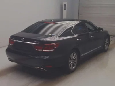 Lexus LS  с аукциона в Японии