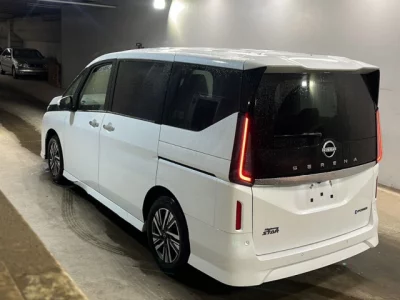 Nissan SERENA  с аукциона в Японии