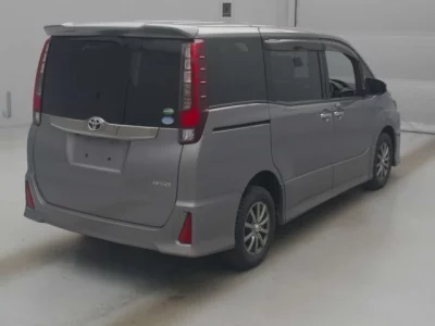 Toyota NOAH  с аукциона в Японии