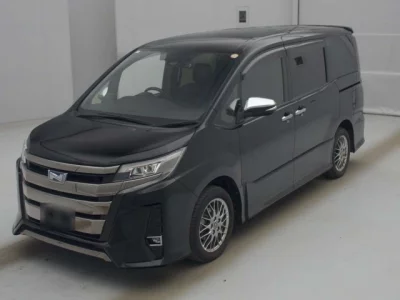 Toyota NOAH  с аукциона в Японии