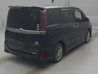 Toyota NOAH  с аукциона в Японии