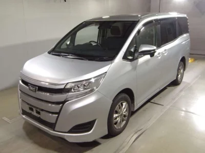 Toyota NOAH  с аукциона в Японии