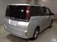 Toyota NOAH лот № 6011 оценка 3.5  с аукциона в Японии 1