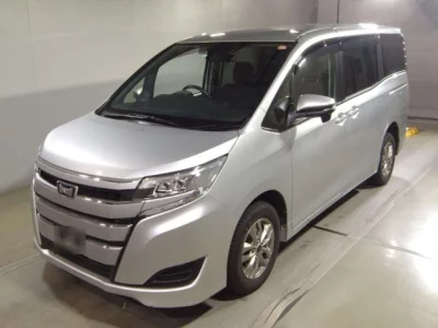 Toyota NOAH  с аукциона в Японии