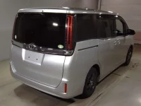 Toyota NOAH лот № 2020 оценка 4  с аукциона в Японии 1