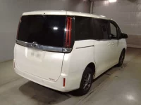 Toyota NOAH лот № 1 оценка 3.5  с аукциона в Японии 1