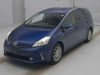 Toyota PRIUS ALPHA  с аукциона в Японии