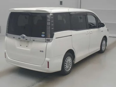 Toyota VOXY  с аукциона в Японии