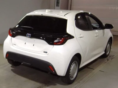 Toyota YARIS  с аукциона в Японии