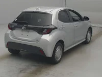 Toyota YARIS лот № 70100 оценка RA  с аукциона в Японии 1