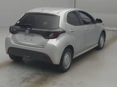 Toyota YARIS  с аукциона в Японии
