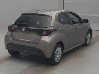 Toyota YARIS  с аукциона в Японии
