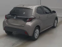 Toyota YARIS лот № 70106 оценка RA  с аукциона в Японии 1