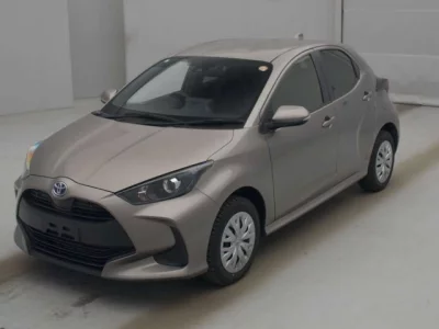 Toyota YARIS  с аукциона в Японии