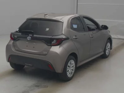 Toyota YARIS  с аукциона в Японии