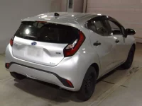 Toyota AQUA лот № 6012 оценка 4  с аукциона в Японии 1