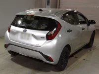 Toyota AQUA лот № 6014 оценка 3.5  с аукциона в Японии 1