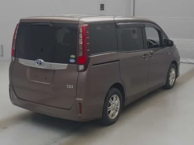Toyota NOAH  с аукциона в Японии