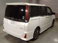 Toyota NOAH лот № 2013 оценка 3.5  с аукциона в Японии 1