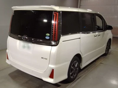 Toyota NOAH  с аукциона в Японии