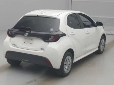 Toyota YARIS  с аукциона в Японии
