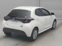 Toyota YARIS лот № 70176 оценка 3.5  с аукциона в Японии 1