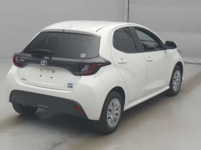 Toyota YARIS  с аукциона в Японии