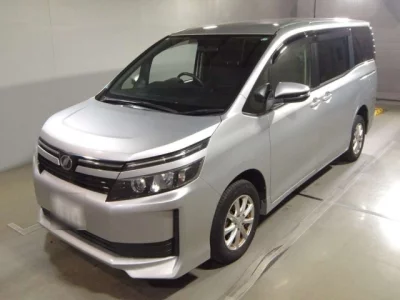Toyota VOXY  с аукциона в Японии