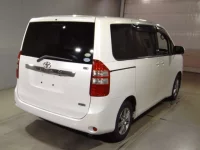 Toyota NOAH лот № 108 оценка 4  с аукциона в Японии 1