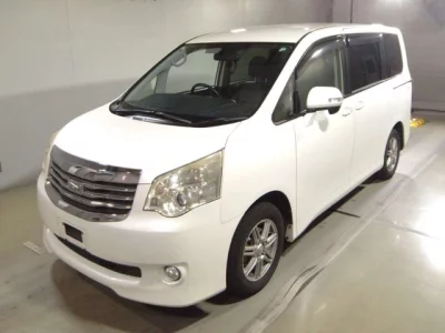 Toyota NOAH  с аукциона в Японии
