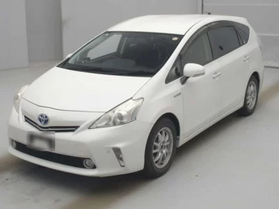 Toyota PRIUS ALPHA  с аукциона в Японии