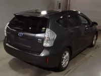 Toyota PRIUS ALPHA лот № 101 оценка 3.5  с аукциона в Японии 1