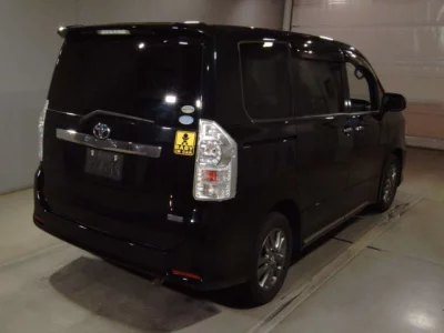 Toyota VOXY  с аукциона в Японии