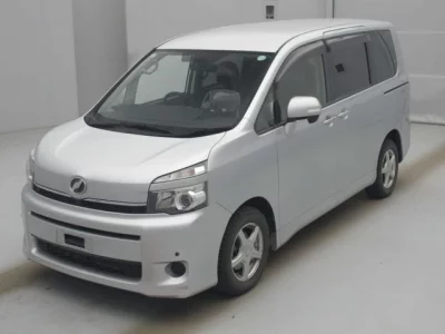 Toyota VOXY  с аукциона в Японии