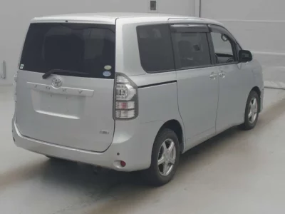 Toyota VOXY  с аукциона в Японии