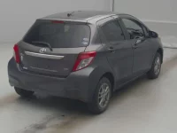 Toyota VITZ лот № 73706 оценка R  с аукциона в Японии 1